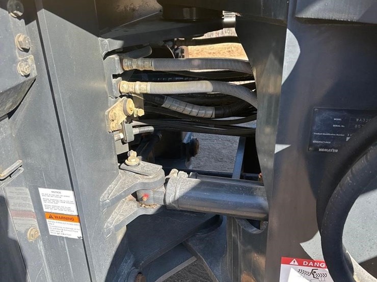 2018-komatsu-wa320-8-image-17