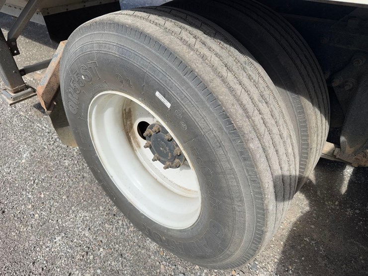 freightliner-semi-tractor-image-23