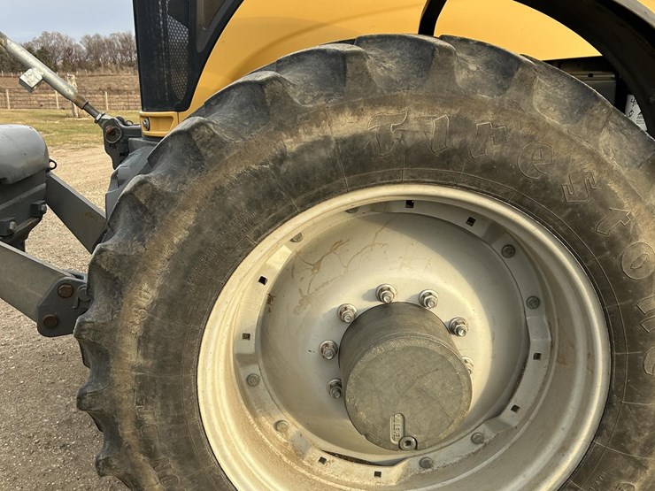 2014-challenger-mt585d-image-11