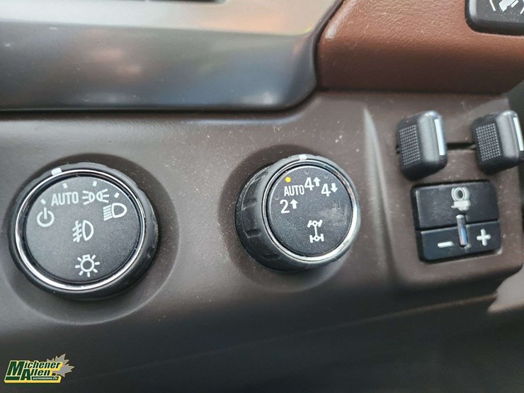 2018-chevrolet-tahoe-ltz-image-12