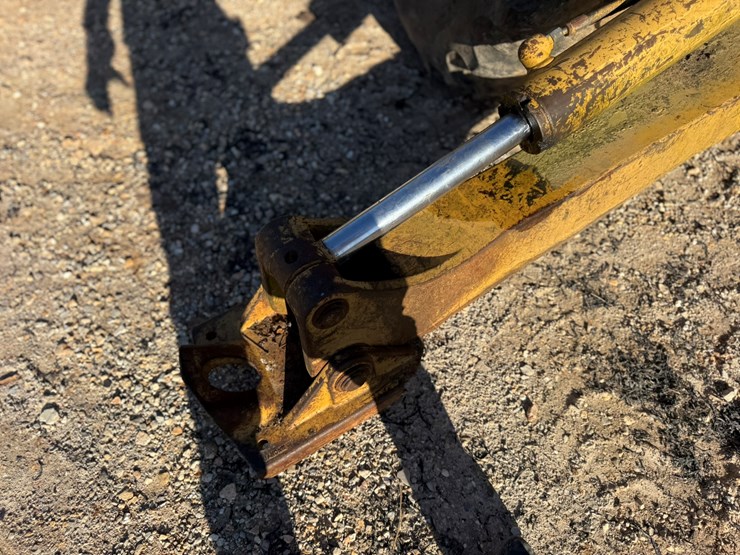 caterpillar-420d-image-46