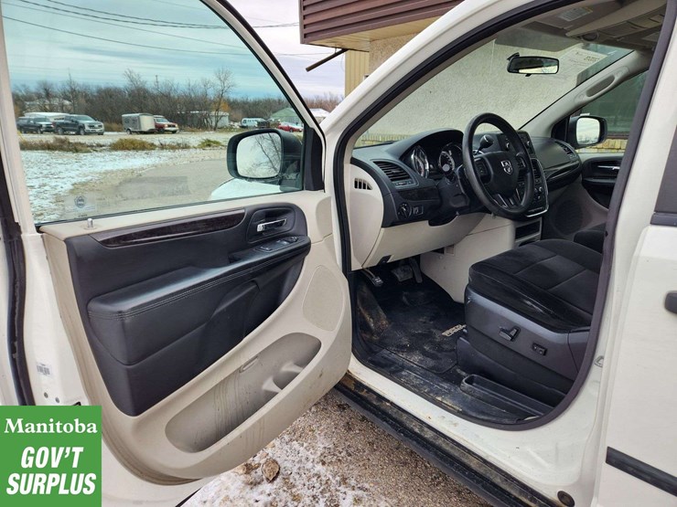 2013-dodge-grand-caravan-se-image-24