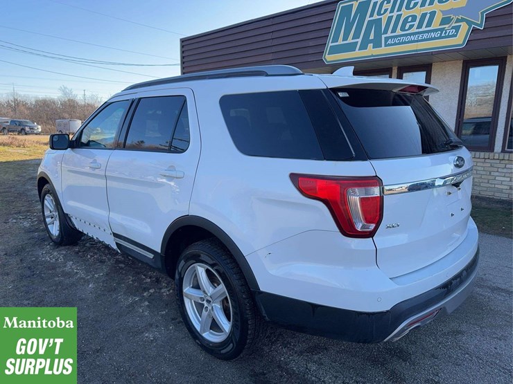 2017-ford-explorer-image-3