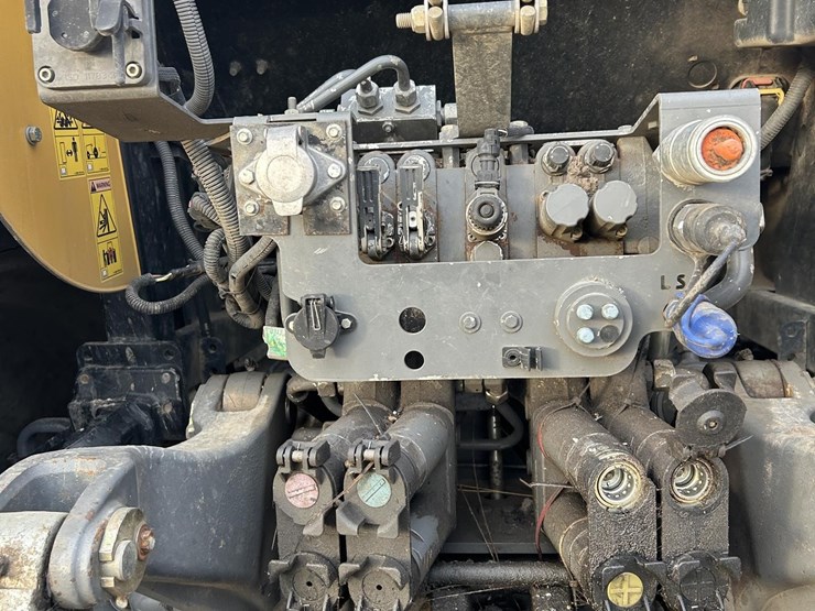 2014-challenger-mt585d-image-31