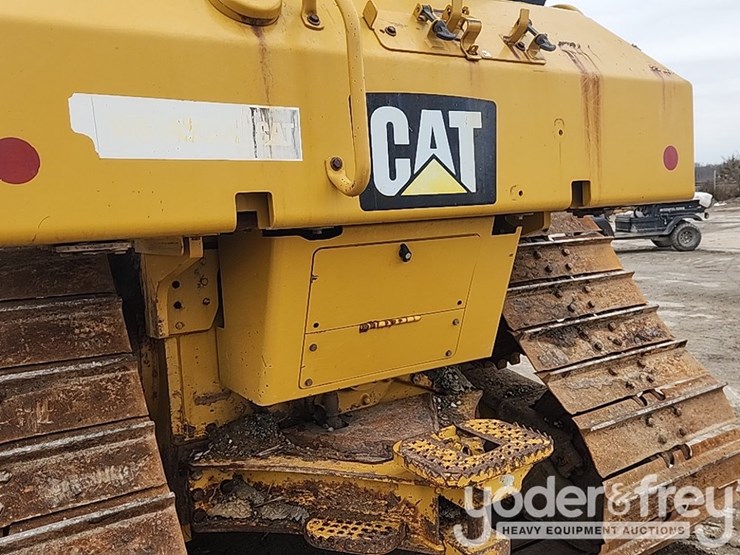 2016-caterpillar-d6n-image-13