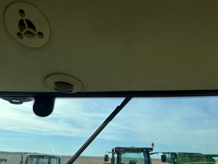 2010-john-deere-8295r-image-67