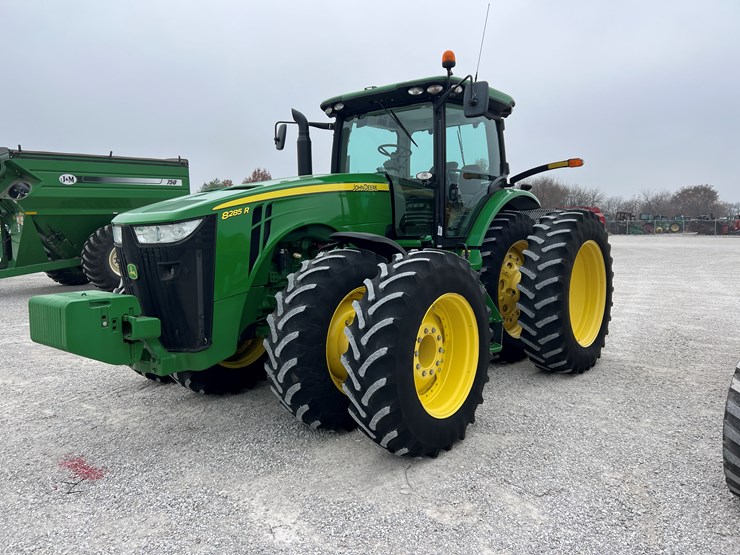 john-deere-8285r-image-1
