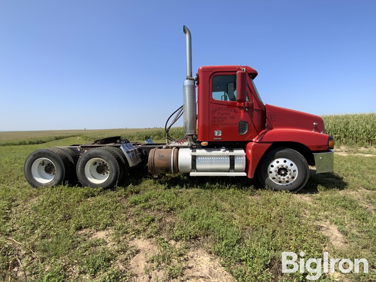 2007-freightliner-cst120-century-class-s/t-t/a-day-cab-truck-tractor-image-4