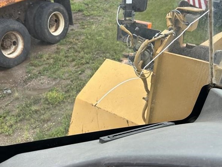 2004-caterpillar-938g-image-46