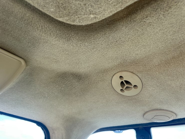 2013-john-deere-8285r-image-63