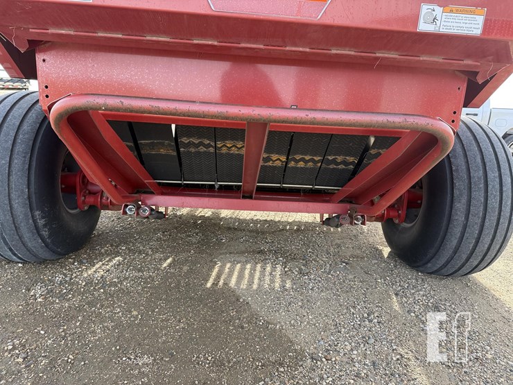 2013-case-ih-rb564-image-24