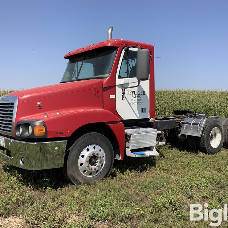 2007 Freightliner CST120 Century Class S/T T/A Day Cab Truck Tractor