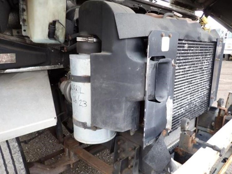 2013-freightliner-mt55-image-40