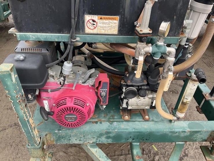 pbm-14'-400g-poly-mixing-tank-trailer-image-8