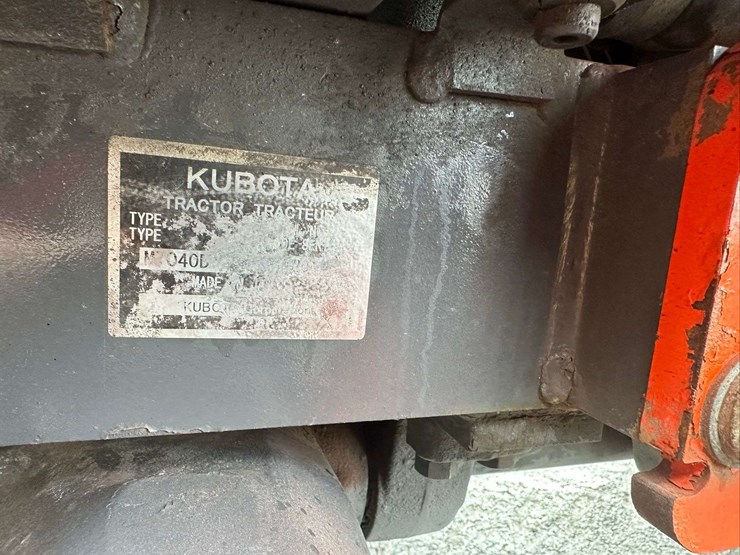 2010-kubota-m7040-image-27