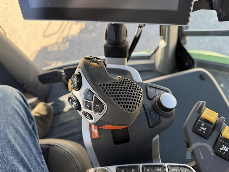 2022-claas-lexion-7500-image-30