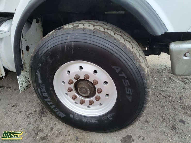 2005-sterling-lt9500-image-22