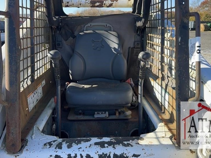 2008-bobcat-t300-image-17