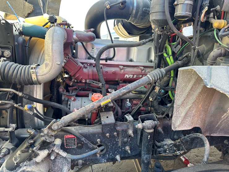 #33704-•-2011-mack-cxu-t/a-sleeper-truck-tractor-1m1aw09y8bm013165-image-49