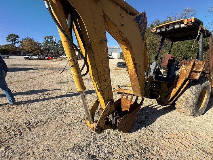 caterpillar-420d-image-26