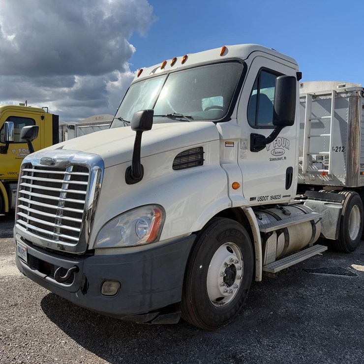 Freightliner Semi Tractor