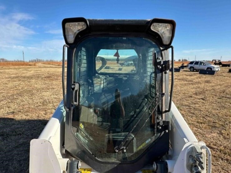 2024-bobcat-t740-image-6