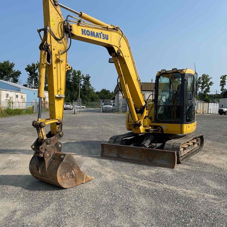 2017 KOMATSU PC88MR-10