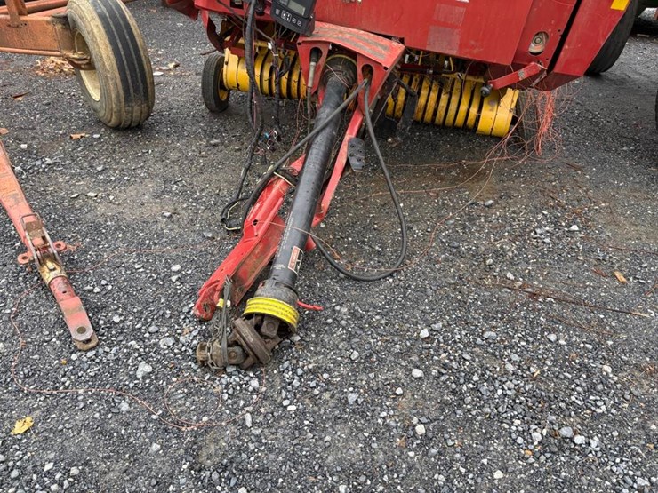 new-holland-br7060-image-4