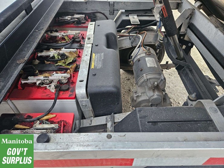 2011-club-car-turf-2-image-16