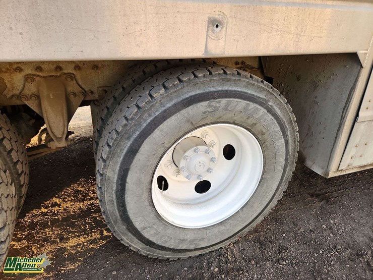 2002-sterling-lt9500-image-14