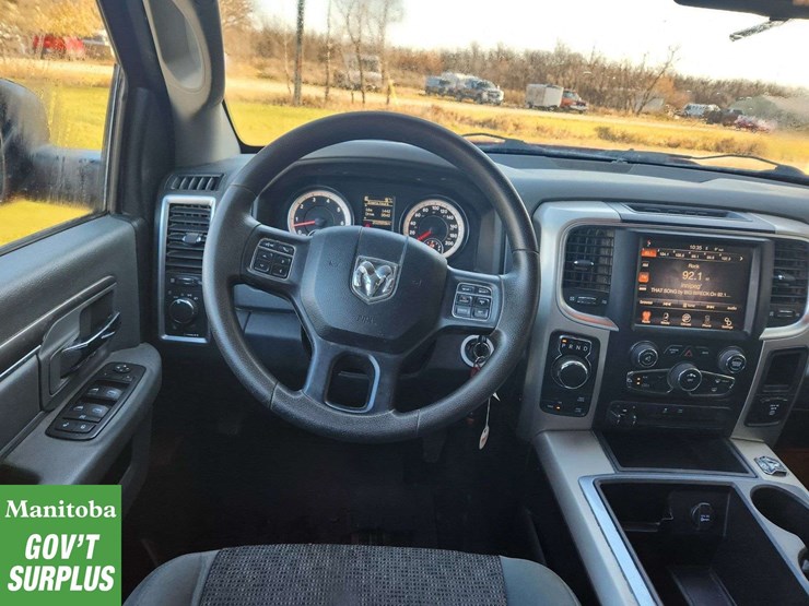 2015-dodge-1500-image-25