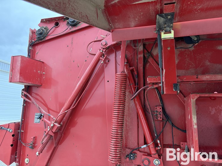 2005-new-holland-br780-image-14