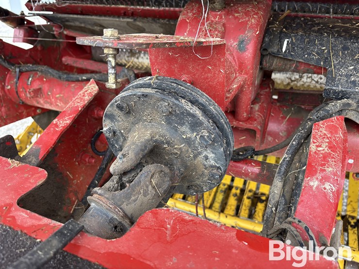 2005-new-holland-br780-image-10