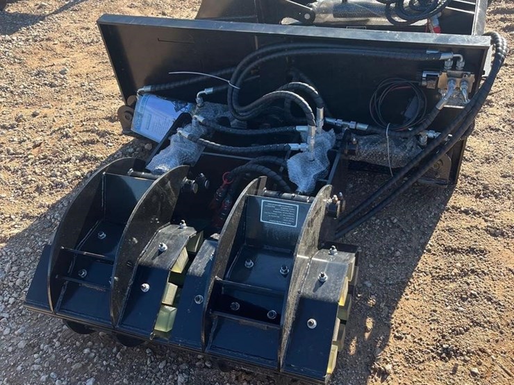 future-34in-hydraulic-skid-steer-clamp-grabber-image-1