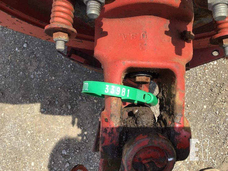 1984-new-holland-311-image-9