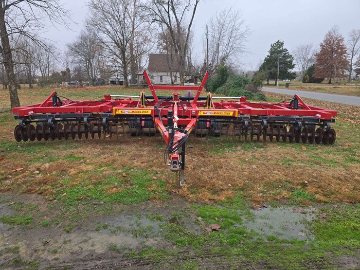 mcfarlane-4030-rb6,-reel-disk,-30ft,-tandem-axle,-18.5''-blades,-manual-gang-adjust,-disc-blade,-beater,-3-bar-harrow,-and-basket,-s/n--17165-image-2