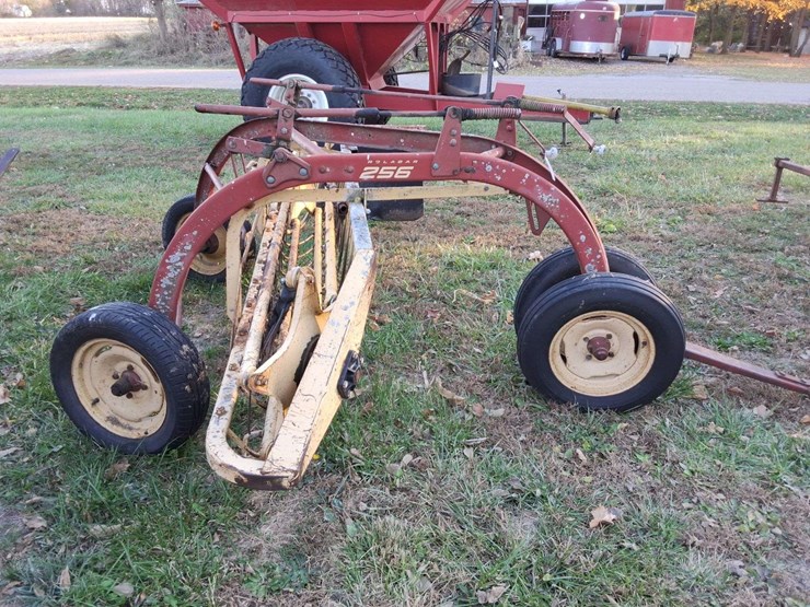 new-holland-256-image-6