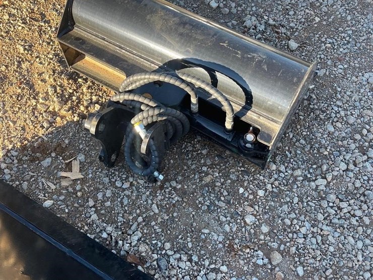 future-3t-hydraulic-tilt-bucket-image-2