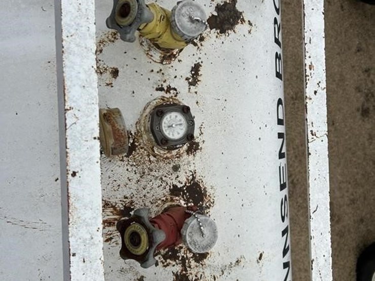 1000-gallon-anyhydrous-tank-(2)-36-image-5