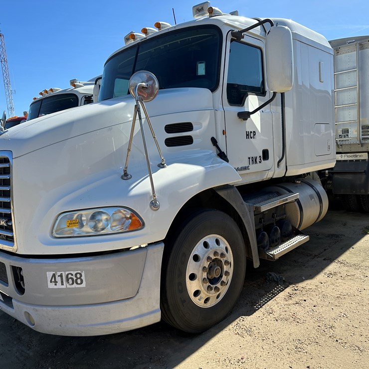 #33712 • 2011 Mack CXU T/A Sleeper Truck Tractor 1M1AW09Y5BM013138