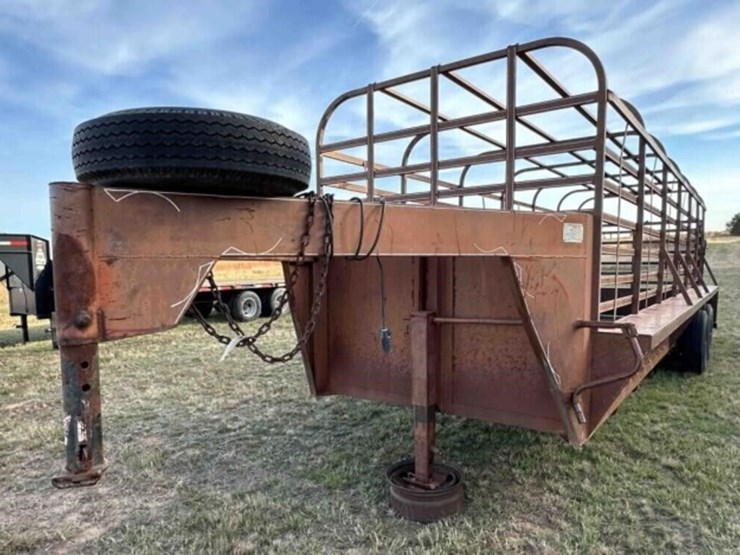 1984-24’-shelby-gooseneck-livestock-trailer-image-2