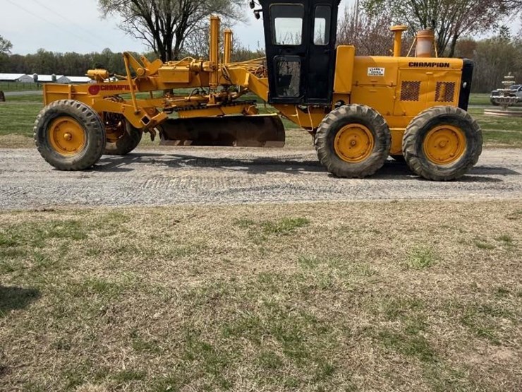 1973-champion-565t-motorgrader-image-11