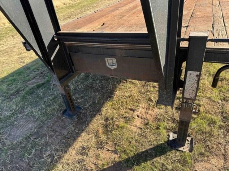 2008-titan-trailer-image-23