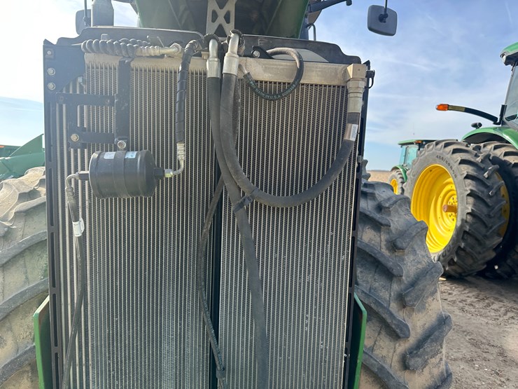 2013-john-deere-8285r-image-44