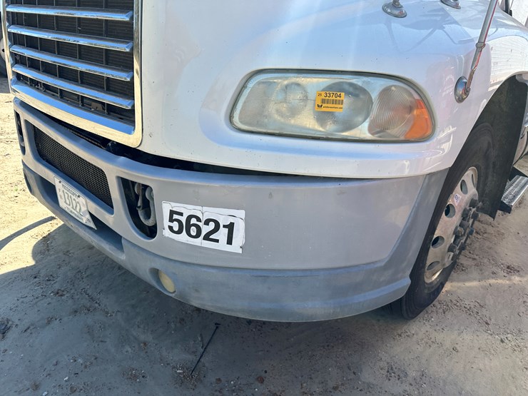 #33704-•-2011-mack-cxu-t/a-sleeper-truck-tractor-1m1aw09y8bm013165-image-36