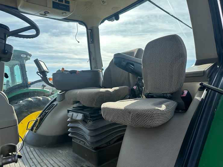 2013-john-deere-8285r-image-46