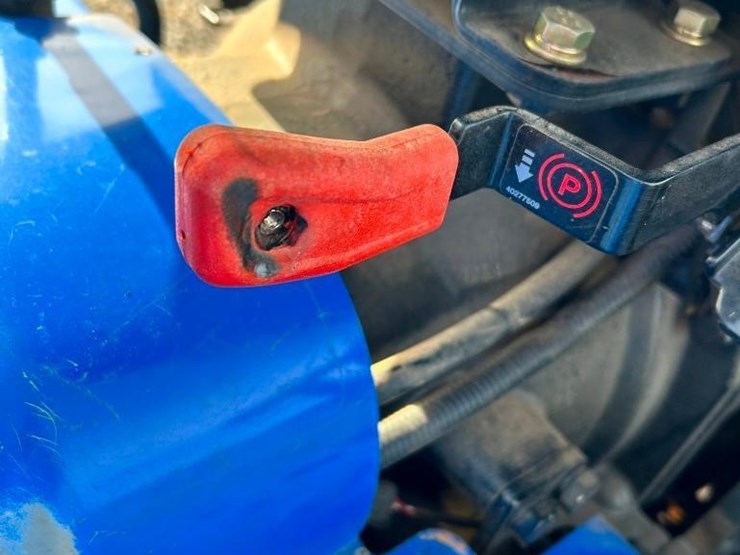 2016-new-holland-workmaster-37-image-41