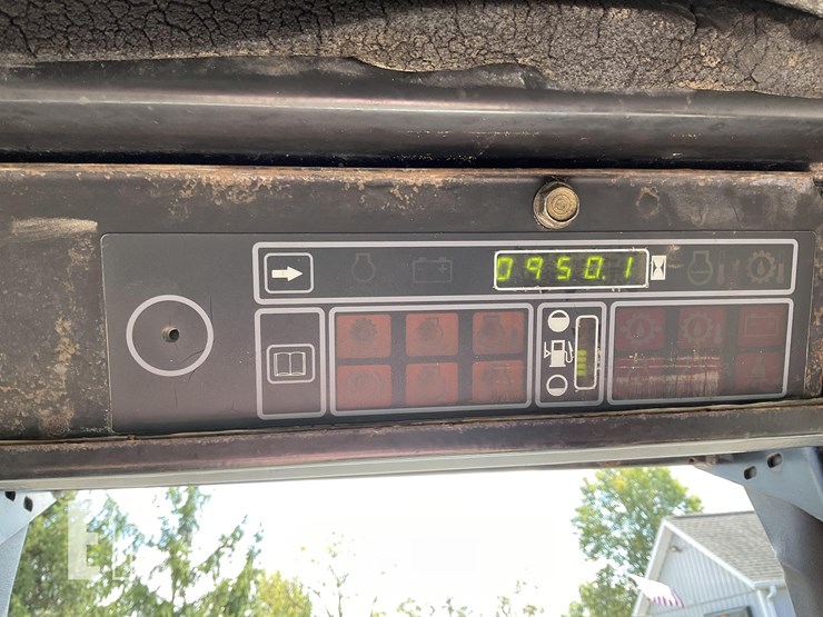 1998-new-holland-lx565-image-18