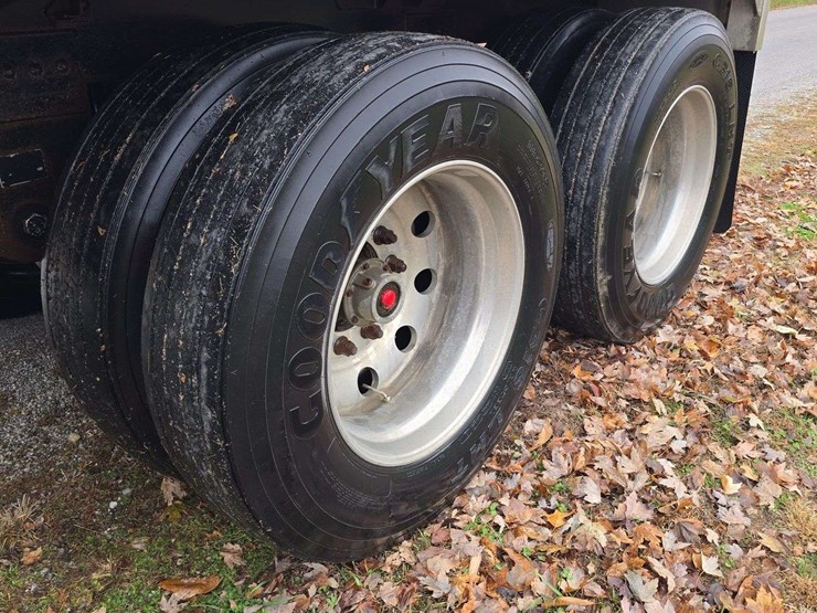 2012-timpte-supper-hopper-image-12