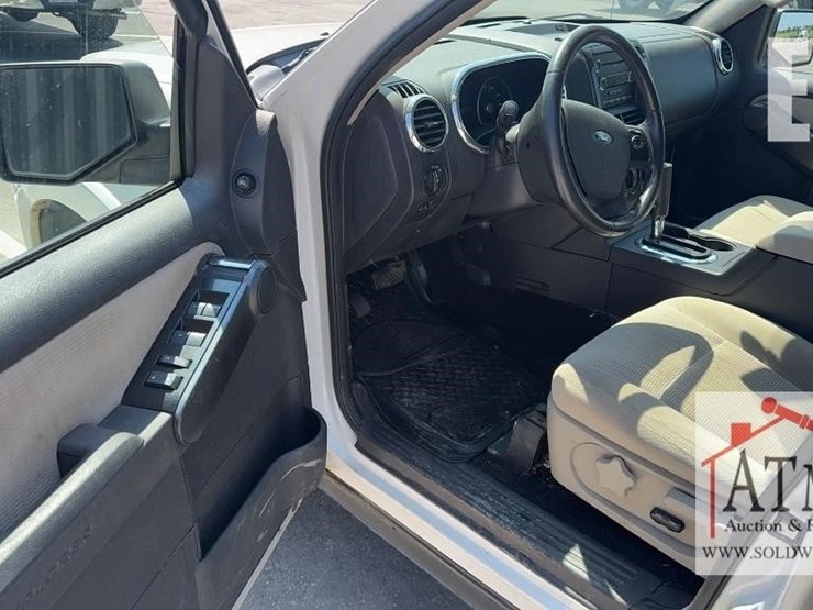 2008-ford-explorer-xlt-image-9